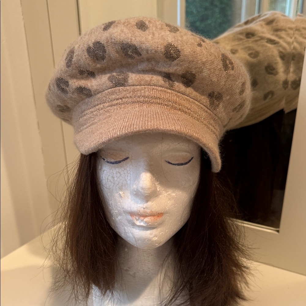 Stylish Tan leopard beret. Super soft fabric, lined in super soft fabric.